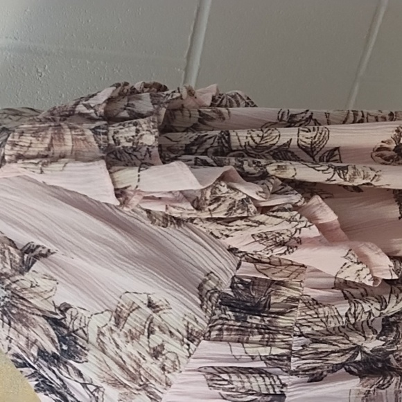 Soft Pink Floral Ruffled Tunic Blouse with Long Blouson Sleeves - Picture 4 of 11